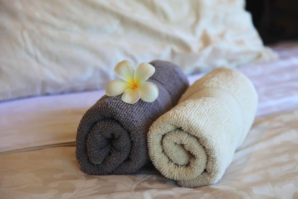 Sali: Luxury With Staff!